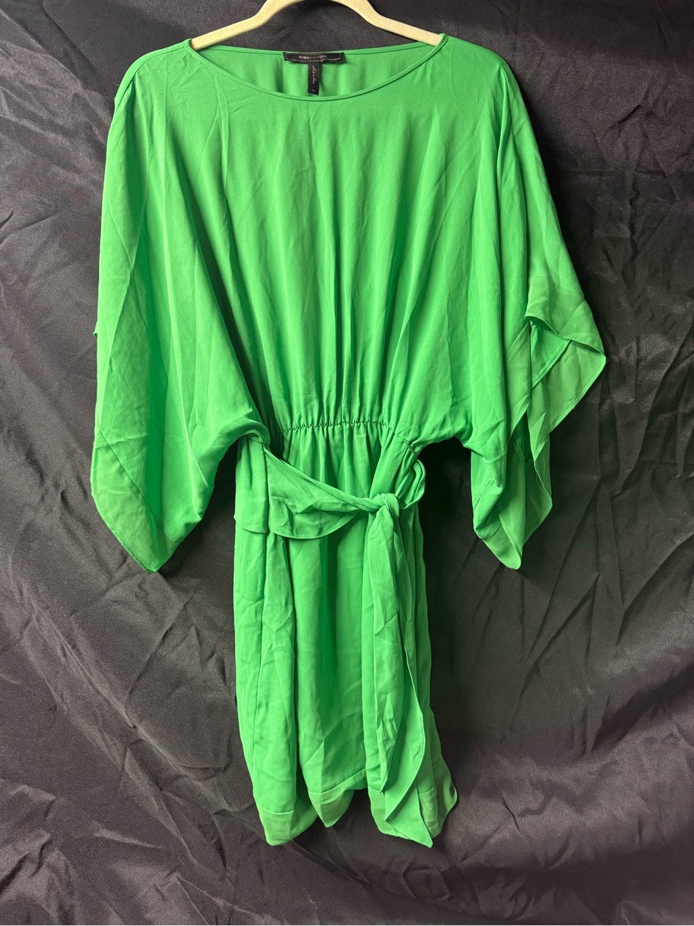 BCBGMAXAZRIA Women dress with elastic waist and tie with flutter sleeves size XS